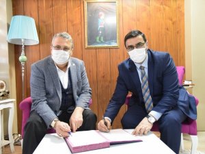 Yunusemre Belediyesinde kadrolu işçileri sevindiren imza