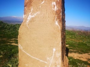 Tarlada Roma döneminden kalma kitabe bulundu