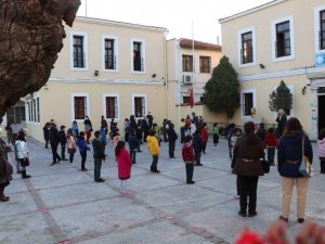Kuşadası’nda okullar yüzyüze eğitime başladı