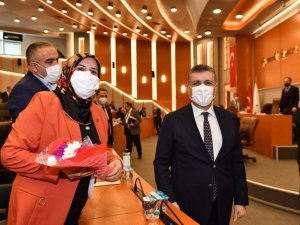 Başkan Bozkurt kadın meclis üyelerinin emekçi kadınlar gününü kutladı