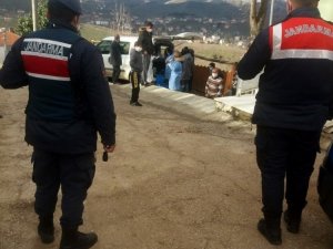 Karasu’da 3 ev daha karantinada