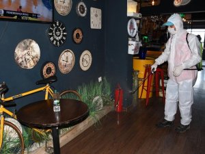 Kuşadası’nda 1 günde 123 işletme dezenfekte edildi