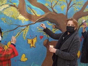 Ödemişli kadınlar ’Kadın Efe’yi boyadılar