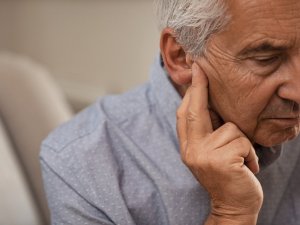 Estetik kaygılar işitme cihazlarından uzaklaştırıyor