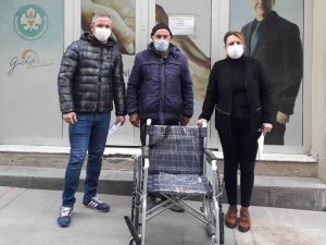 Yaşlı kadının büyükşehirden istediği tekerlekli sandalye ulaştırıldı