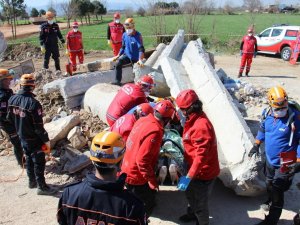 Deprem tatbikatı gerçeğini aratmadı