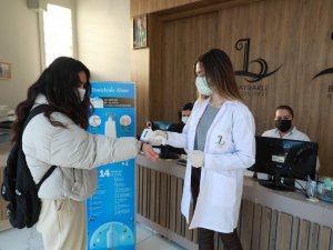 BAYSEM’de öğretmenler öğrencileri hijyen paketleriyle karşıladı