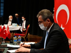 Mamak Belediye Başkanı Murat Köse vatandaşları tek tek dinliyor