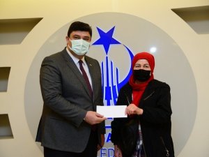Kahramankazan Belediyesi’nden esnafa bin TL’lik destek