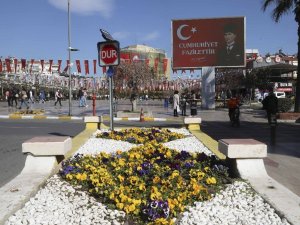 Büyükşehir Belediyesi Aydın’ı çiçeklerle süsledi