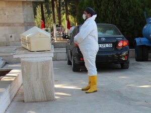 Korona virüsten korkarken, kalp krizinden vefat etti
