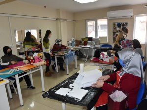 Kadınlar el sanatları kursunu çok sevdi