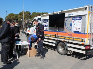 AFAD ekipleri Alaşehir’de broşür dağıttı