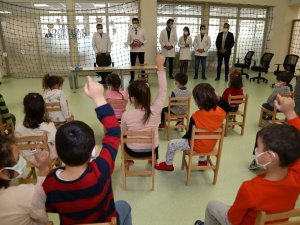 Minik öğrenciler ağız ve diş taramasından geçti