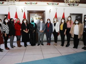 Kadın gazetecilerden Vali Çiçek’e ziyaret