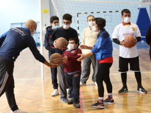 Bayraklı’da spor var, engel yok