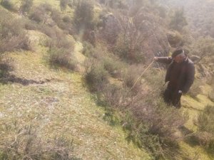 Maden firmasının çalışmaları sonucu arazisi göçen şahıs yetkililerden yardım istedi