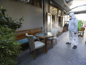 Aydın Büyükşehir Belediyesi yeniden açılan işletmeleri dezenfekte etti