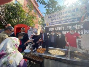 AK Parti Efeler’den şehitler için lokma ve aşure hayrı