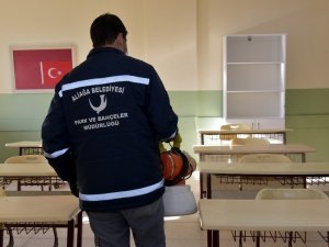 Aliağa’daki okullar dezenfekte ediliyor