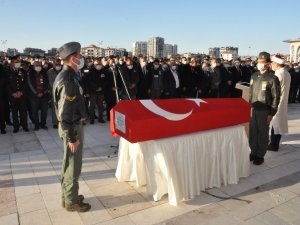3 aylık bebek, şehit babasına dayısının kucağında son defa baktı