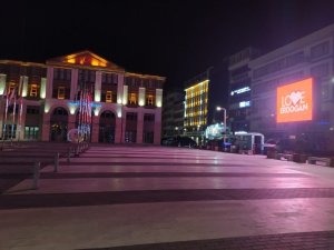 Hilmi Güler’den "Stop Erdoğan" cevabı: "Love Erdoğan"