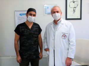 Aynı ameliyatta iki ayrı meme operasyonu başarıyla yapıldı