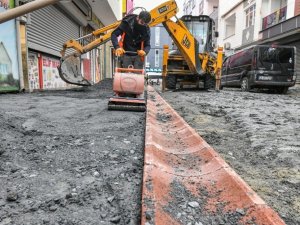 Esenyurt’ya yollar yenilenmeye devam ediyor