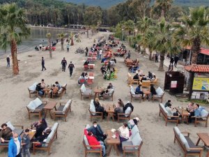 Kısıtlama kalktı, vatandaş sahillere akın etti