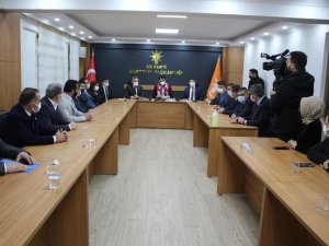 “Stop Erdoğan” ilanlarına Bakan Kurum’dan “Non-stop Erdoğan” yanıtı