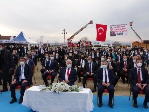Binali Yıldırım: "Etrafımızda kurulmaya çalışılan tuzaklara karşı amansız bir mücadele veriyoruz"