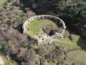 Tarihi Poyrazköy Kalesi harabeye döndü
