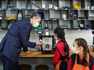 Bakan Ziya Selçuk: “Çocuklarımızın ellerini kullanmalarına fırsat vererek teori ve pratiği birleştirmek istiyoruz”