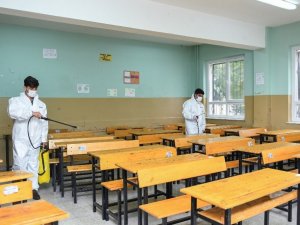 Esenyurt’ta okullar dezenfekte ediliyor
