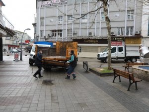 Kırmızı kategorideki Sakarya’da şehir merkezindeki banklar kaldırılıyor