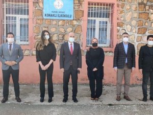 Mardin’de fedakar sağlık çalışanları köy okullarını unutmadı