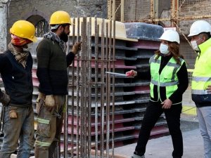 İZTO kadınlarından mesaj: “Yeryüzünün yarısıyız, biz başarırız”