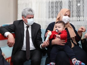 Bakan Selçuk beşiz bebekleri ziyaret etti