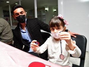 Kursiyer kadınlara eşlerinden 8 Mart Jesti
