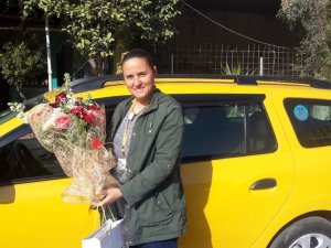 O sarı taksilerin nazar boncuğu