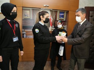 Gölbaşı Belediye Başkanı Şimşek kadın çalışanlarla bir arada