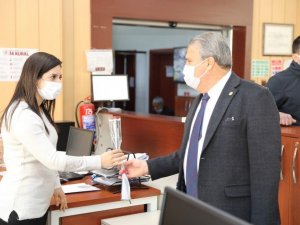 Başkan Çerçi 8 Mart’ta kadın personelleri unutmadı