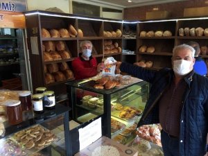 Esnafa maske ve dezenfektan dağıtıldı