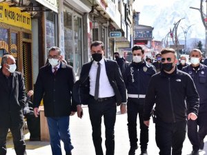 Vali Yardımcısı Kumbasar berberleri denetledi