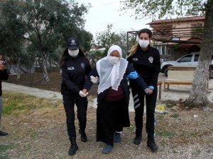 Yaşlıların aşı olabilmesi için polis ekipleri seferber oldu