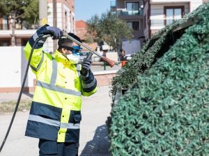 İzmir’de sineksiz bir yaz için 190 bin nokta ilaçlanıyor