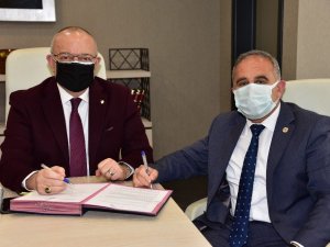 Gördes’te iş merkezi ve katlı otopark için imzalar atıldı