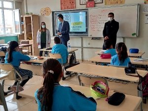 Kaymakam Kaçmaz Atlıhisarlı minik öğrencilerle bir araya geldi
