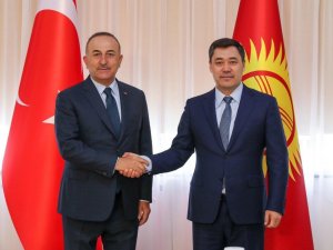 Bakan Çavuşoğlu, Kırgızistan Cumhurbaşkanı Caparov ile görüştü