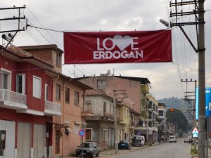 Koçarlı ‘Love Erdoğan’ pankartlarıyla donatıldı